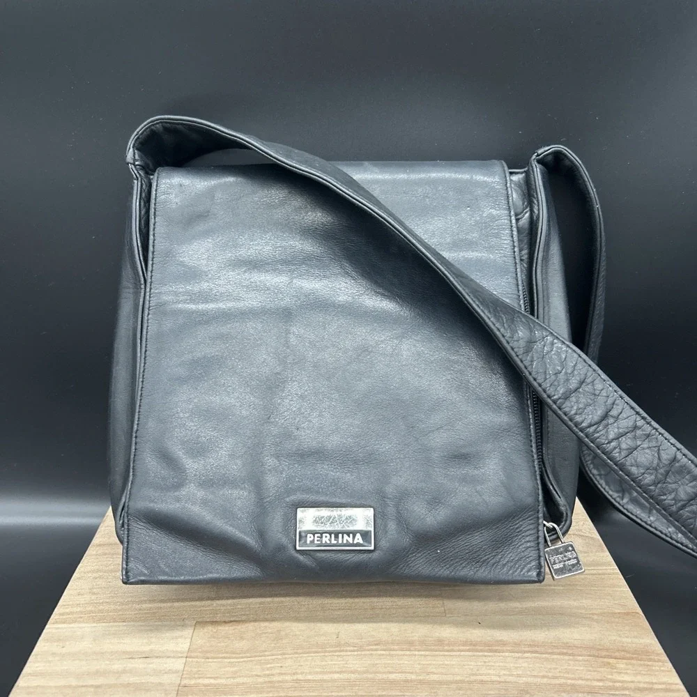 VTG Perlina NY Soft Black Leather Shoulder Travel Bag Purse‎